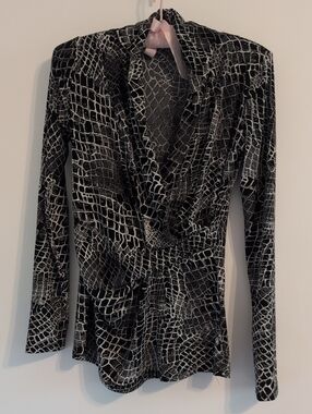 Women’s Black & White  Patterned Top